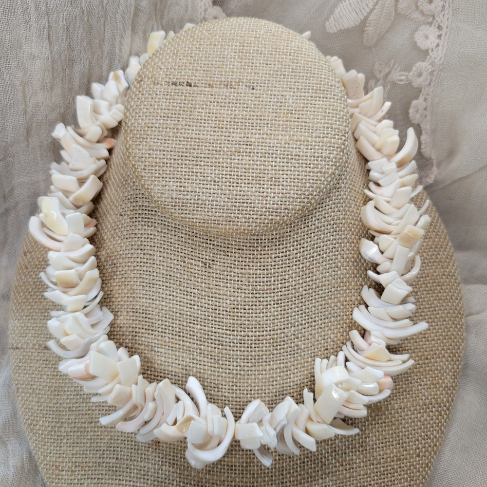 Vintage 1970s Shell Statement Necklace Barrel Clasp Beachy Boho